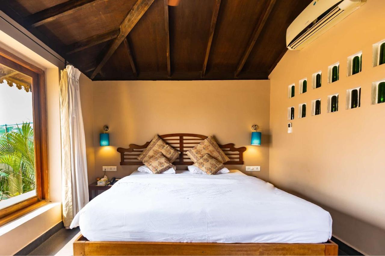 Fiesta Beach Resort Baga Exterior foto