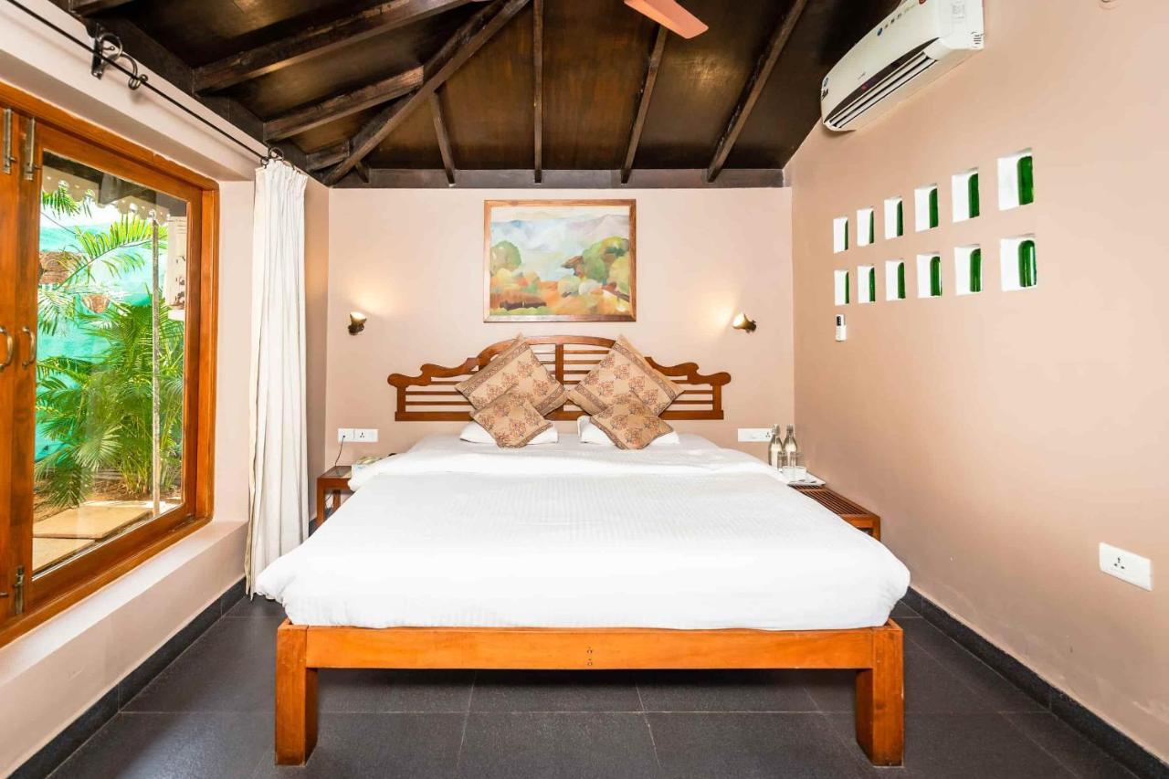 Fiesta Beach Resort Baga Exterior foto