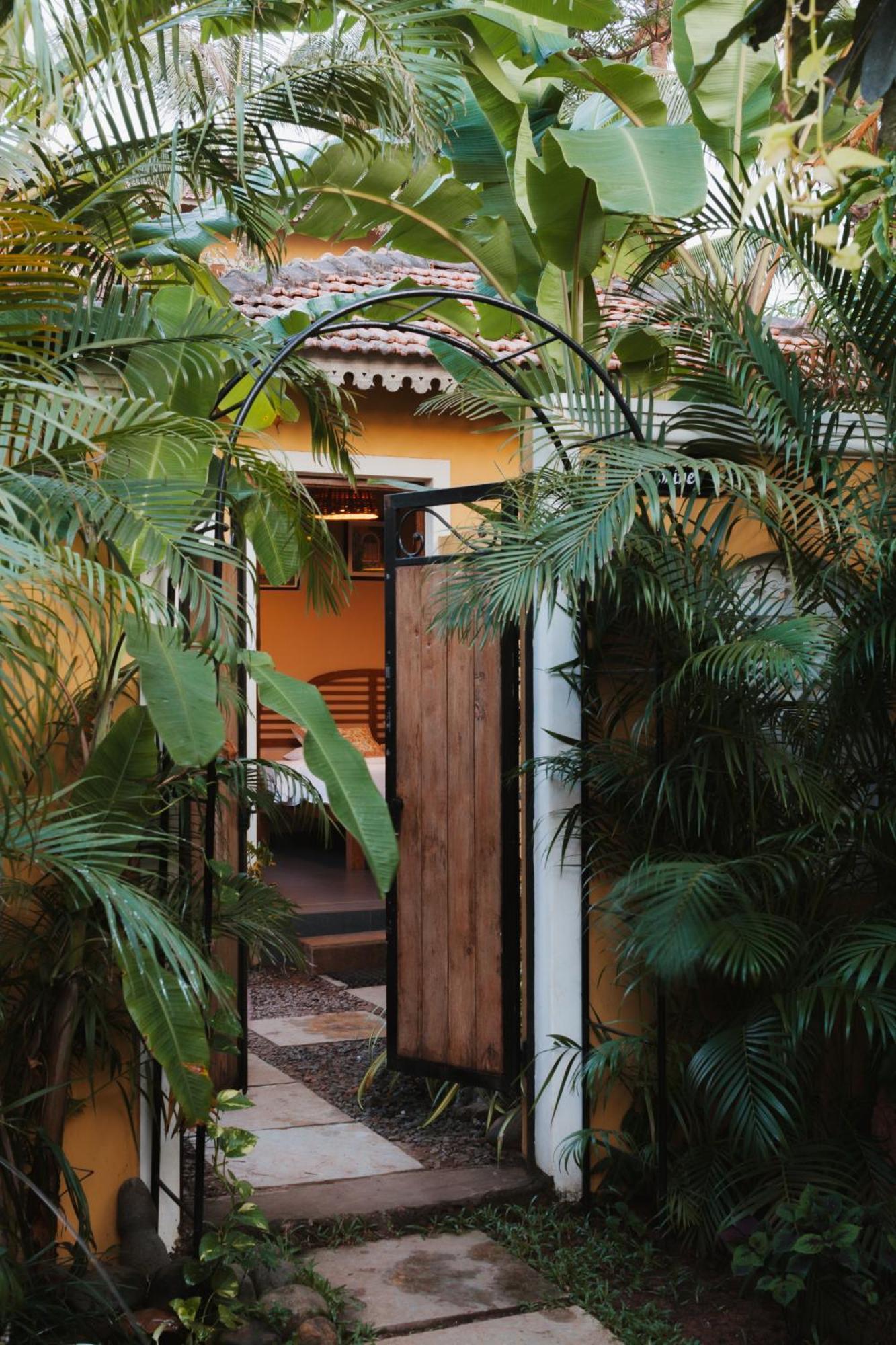 Fiesta Beach Resort Baga Exterior foto